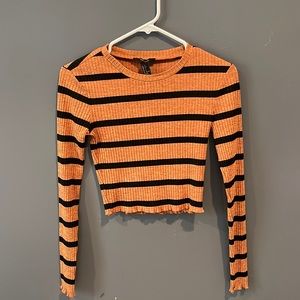 forever 21 long sleeve crop top, size small & in great condition.